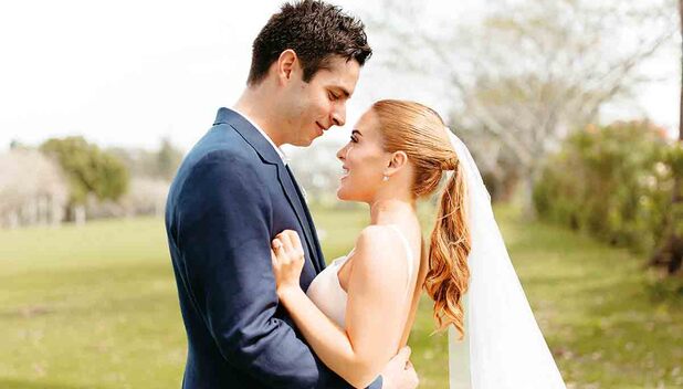 ANA GABY SENTÍES Y ALEXANDER WOY