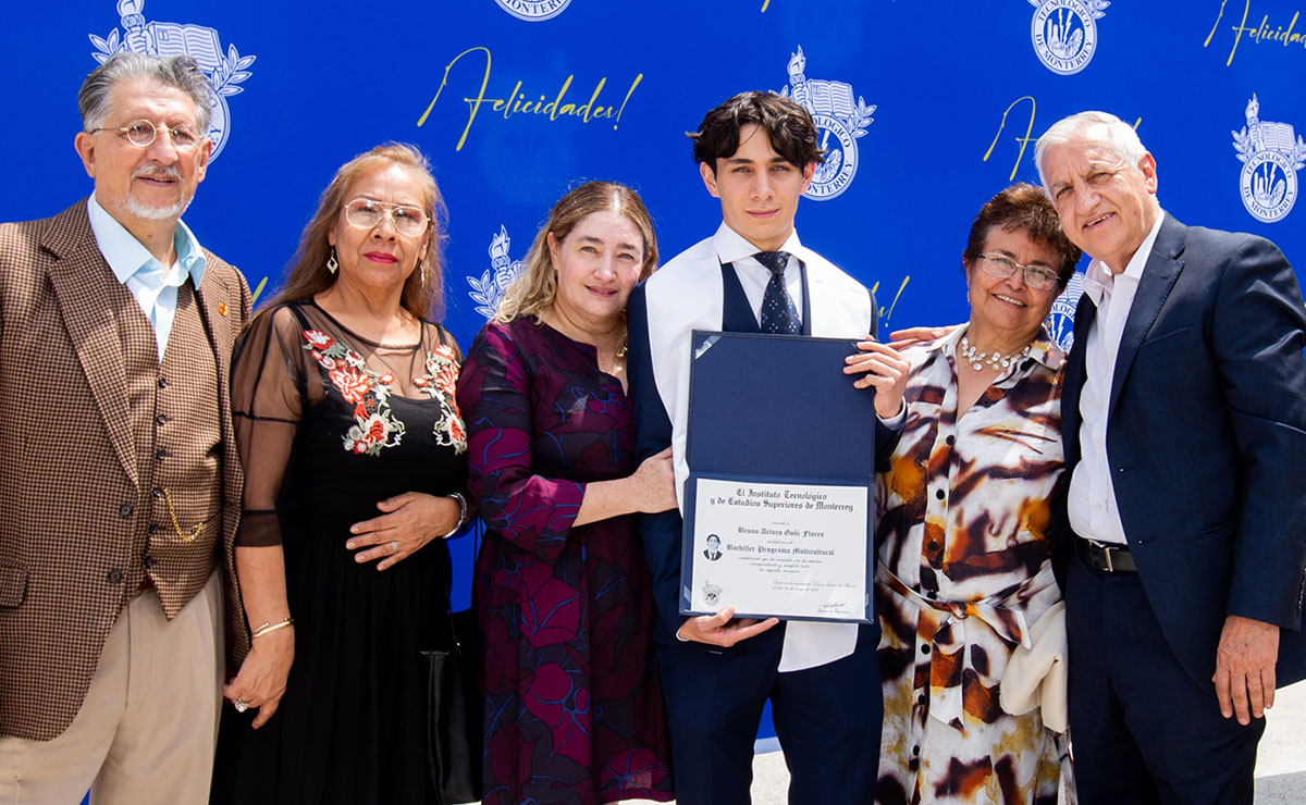 Arturo Goñi, Guadalupe Arellano, Ana Goñi, Bruno Goñi, Carmen Lebastida y Gabriel Goñi