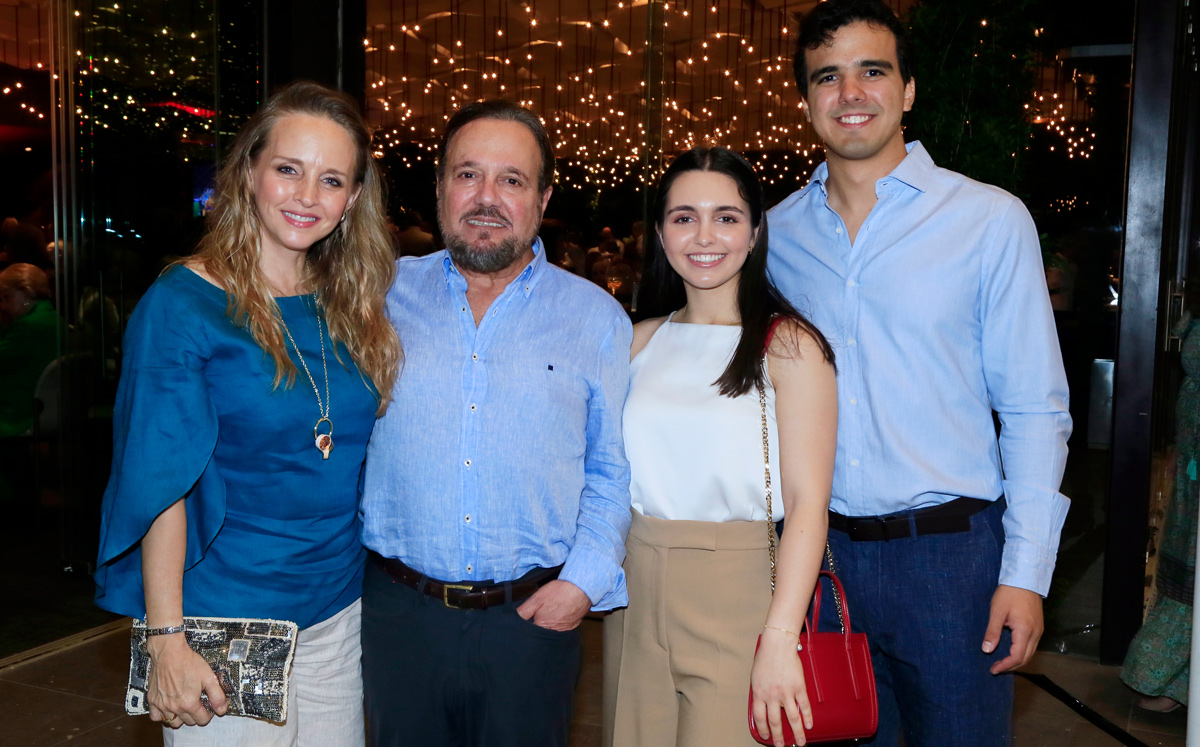 Cecilia Navarro de Marcos, Gilberto Marcos, Natalia Marcos y Reynaldo Farías / Foto: Omar Valdez