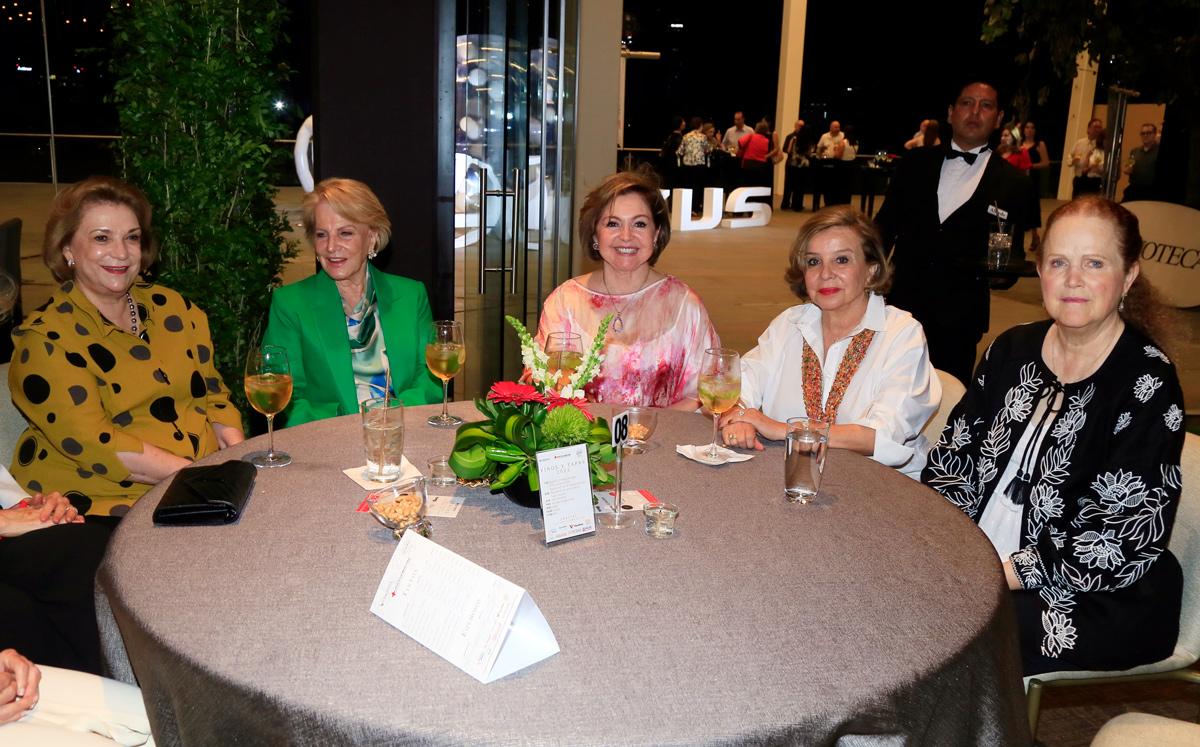 Elva García de Maldonado, Teresa Blancq-Cazaux, Alicia Fernández de Garza, Ivonne Mouret de Odriozola y Norma Zambrano / Foto: Omar Valdez