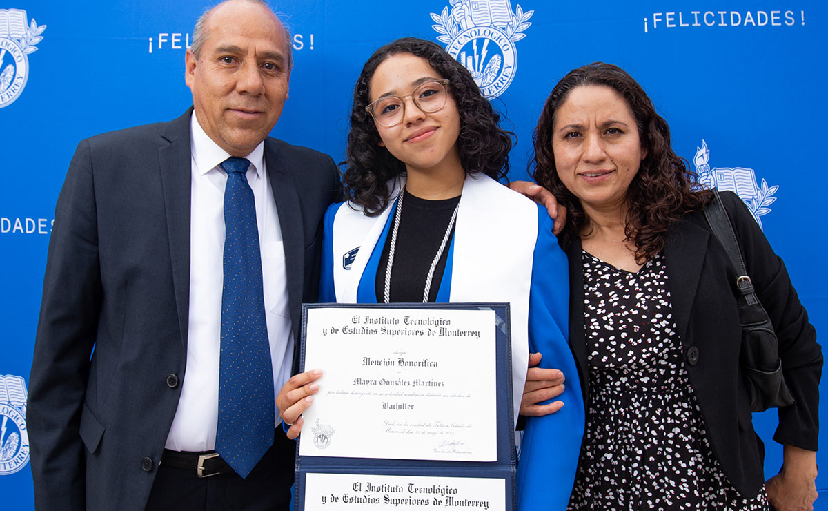 Federico González, Mayra González y Roselia Martínez