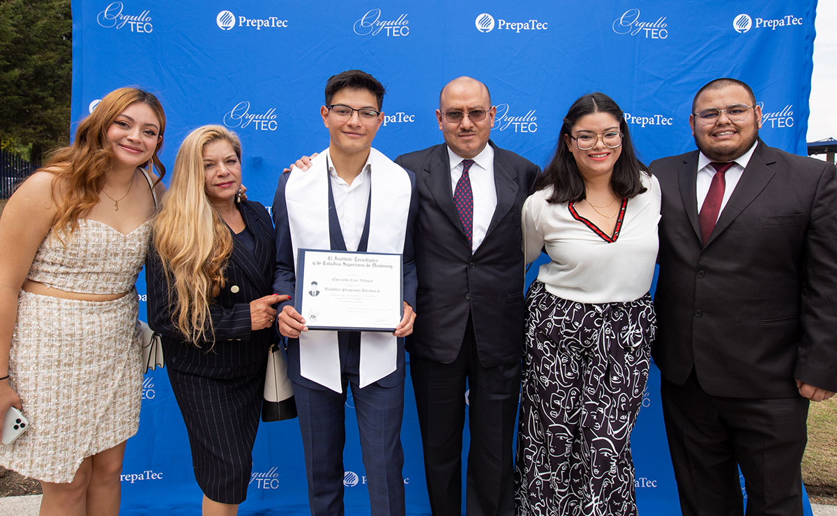 Juliette Cruz, Esther Velasco, Everardo Velasco, Everardo Cruz, Paulette Cruz, y Adán Cárcamo
