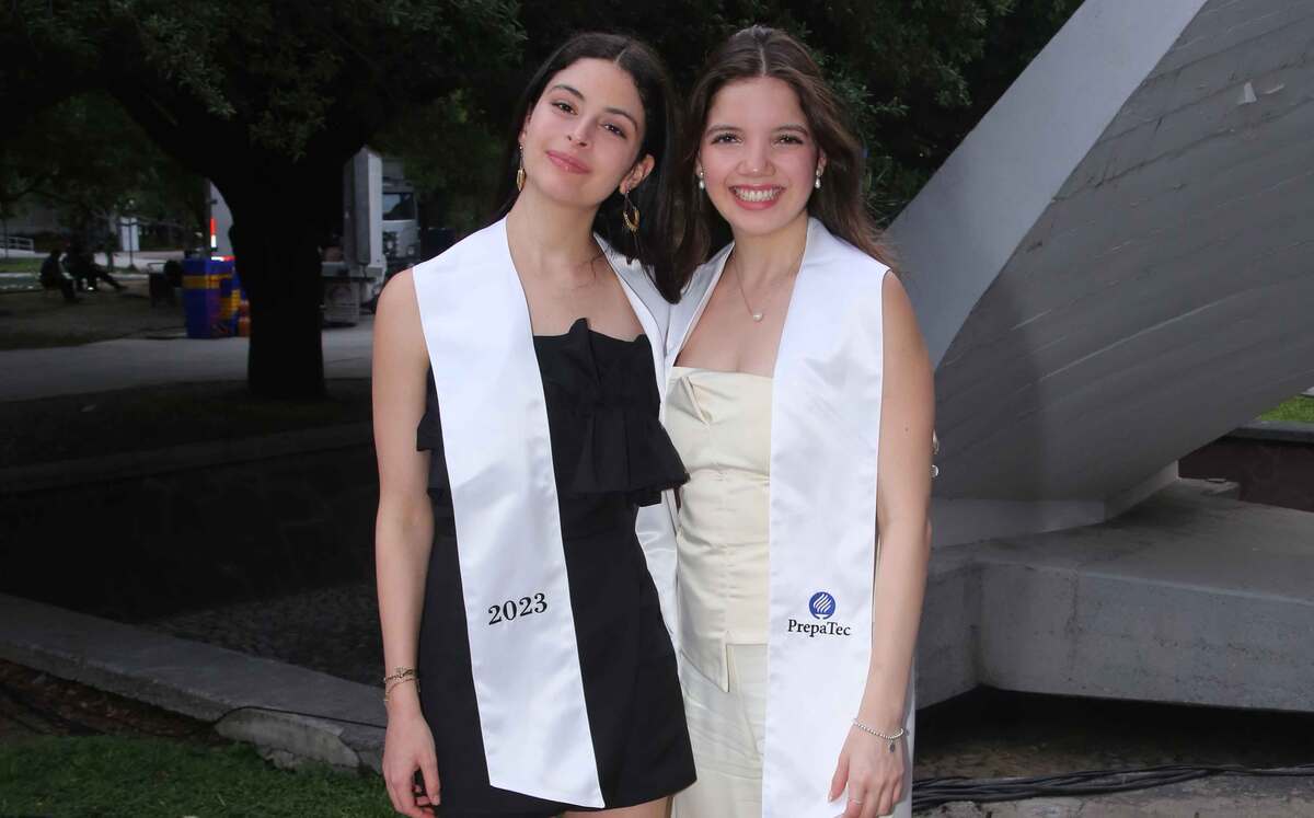 Regina Zambrano  y Estefy Castellanos
