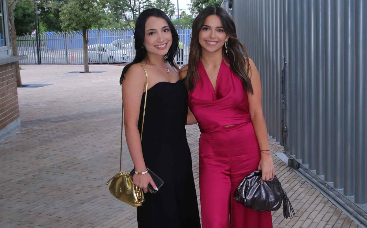 Roberta Elizondo y Valeria Amador