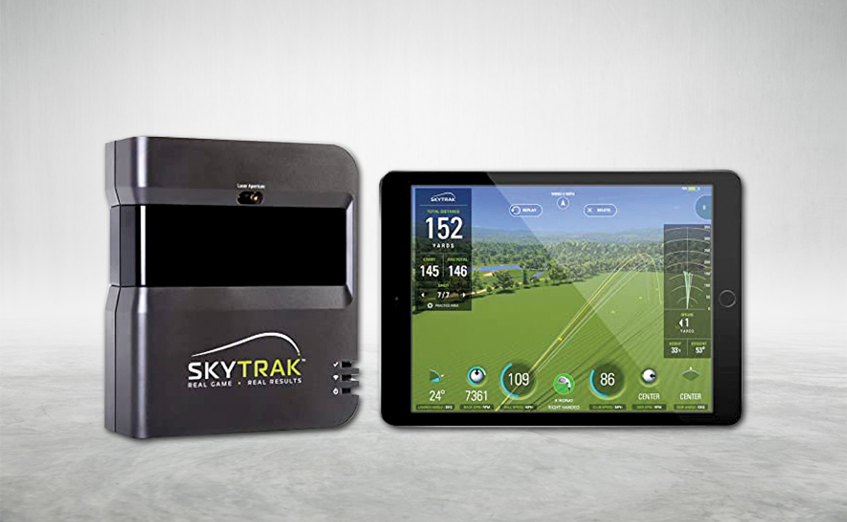 El SkyTrak es un monitor de lanzamiento y simulador de golf que se conecta de forma inalámbrica que proporciona datos de lanzamiento inmediato.
