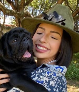Ángela Aguilar es interrumpida por su perro en el Piensa en Mí Tour (Instagram)