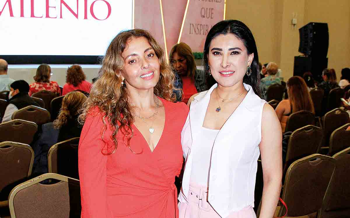 Mónica Luengas una de las brillantes ponentes del evento y Ari Fregoso apoyando a su amiga