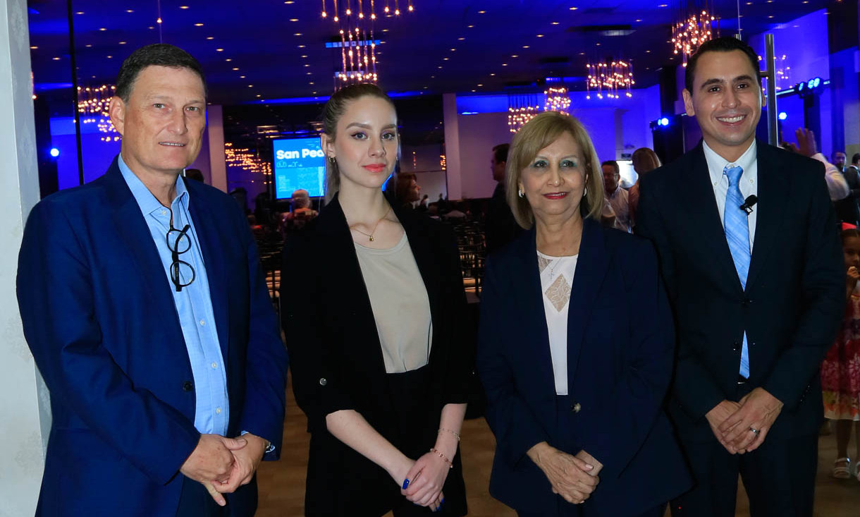 Antonio Elosúa, Yoseline Sada, Alida Bonifaz y Luis Susarrey
