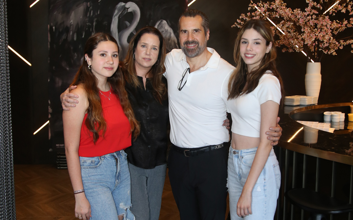 Anika Astudillo, Verónica de la Fuente, Carlos Astudillo y Cassia Astudillo / Foto: Roberto Alvarado