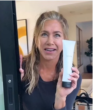 Aplauden a Jennifer Aniston por presumir orgullosa sus canas (Foto: Instagram)