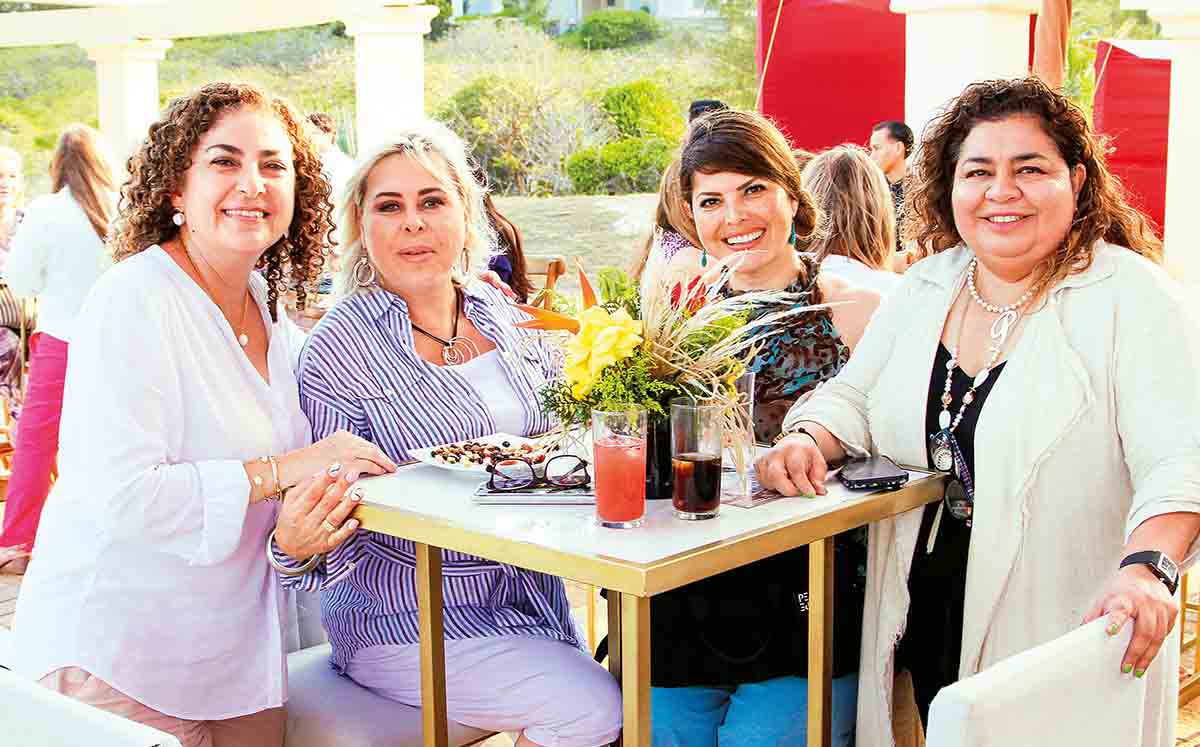 Diana Abisad, Variz de Chapa, Marissa Cattaneo y Perla Muñoz lucían contentas de estar presentes en el evento