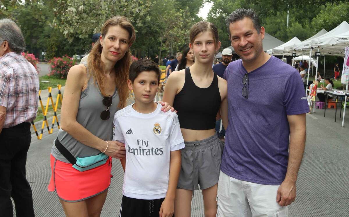 Salma Kaun, Jesús Lonzano, Pilar Lozano y Jesús Lozano