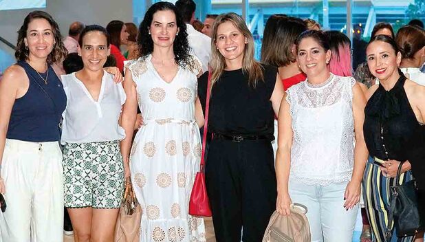 Denisse Trujillo, Cynthia Aguilar, Mireya Blakely, Tara Veselik, Anilu Cardenas y Grace Cantú, se dieron cita para disfrutar del musical Nebula
