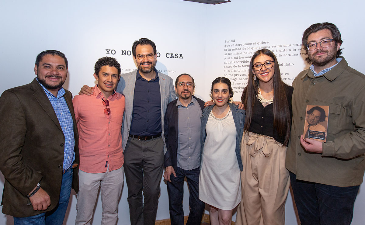 Asistentes a la exposición Yo no tengo casa