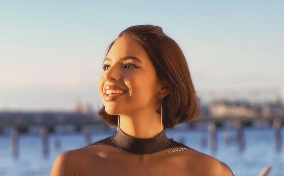 Ángela Aguilar es 'La Chica Dorada' al llevar pantalones metálicos (Instagram)