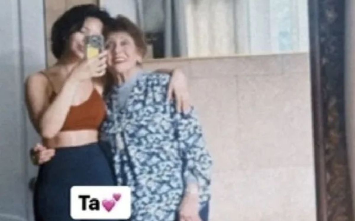 Ángela Aguilar junto a su abuela de origen argentino (Instagram)