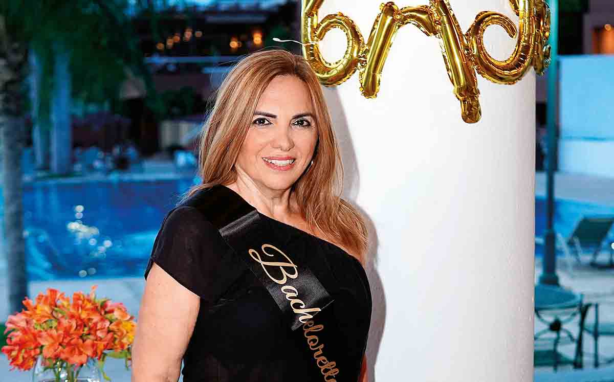 Carmen Castro celebró su próximo enlace