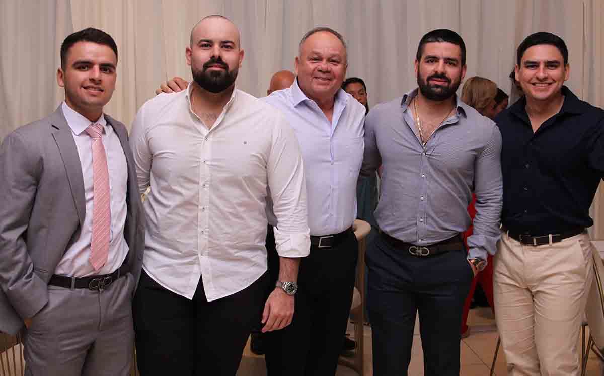 INVITADOS DE LA GRAN CELEBRACIÓN