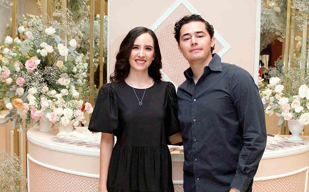 Camila Acevedo y Marcos Acevedo disfrutando del bautizo
