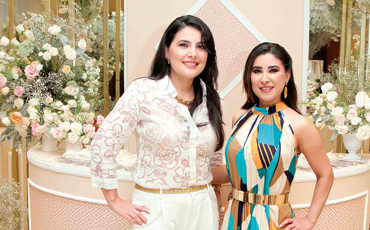 Adriana Fregoso y Ari Fregoso presentes en el bautizo de Fernanda