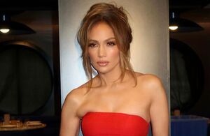 Jennifer Lopez confirma que el mini vestido rojo regresa (Foto: Instagram)