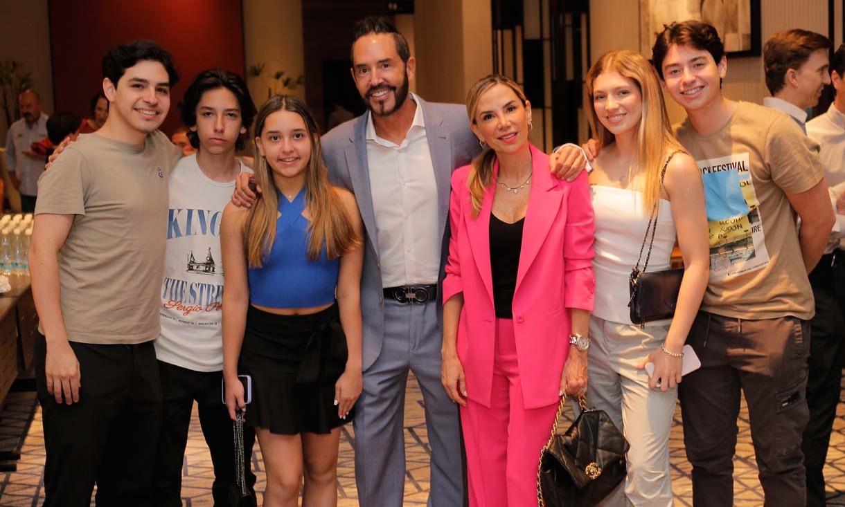 Diego Arcq, Mauricio Arcq, Michelle Arcq, Mauricio Arcq, Marcela Lozano de Arcq, Valentina Celaya y Patricio Arcq