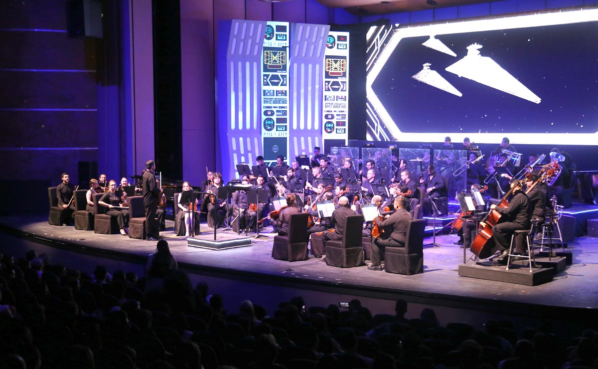 Camerata de Coahuila bajo la dirección de Ethan Eager