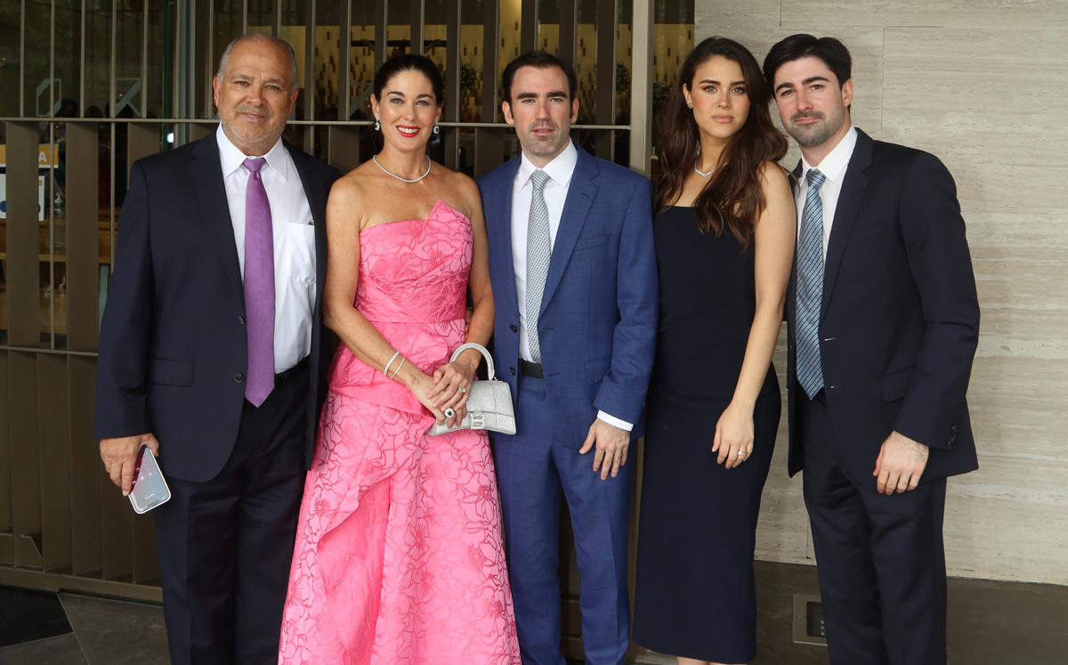 Fernando González, Daniela Sada de González, Federico Belden, Lucía de León y Gabriel Belden / Foto: Roberto Alvarado