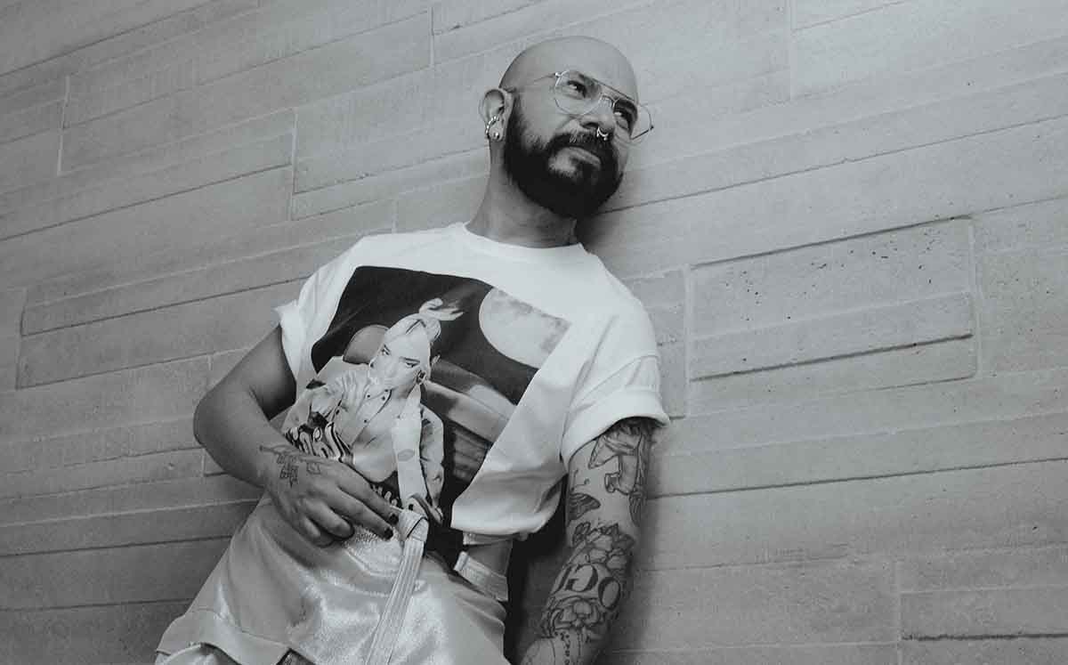 Héctor Serna alza su voz en el #PrideMonth
