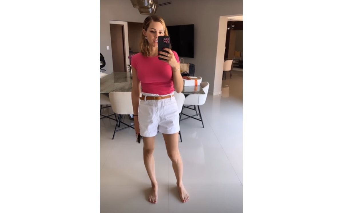Mariana Rodríguez arrasa con mini short y top para el calor