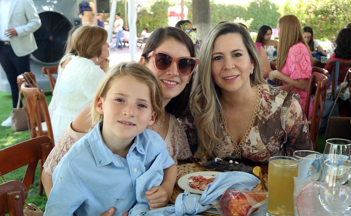 Mauricio, Lore y Paty