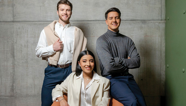 Clarence Molina, Gaby Bernal y Ramón Limas en una divertida sesión para CHIC Magazine