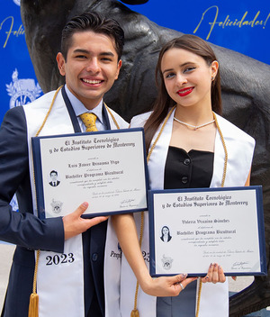 Luis Hinojosa y Valeria Sánchez