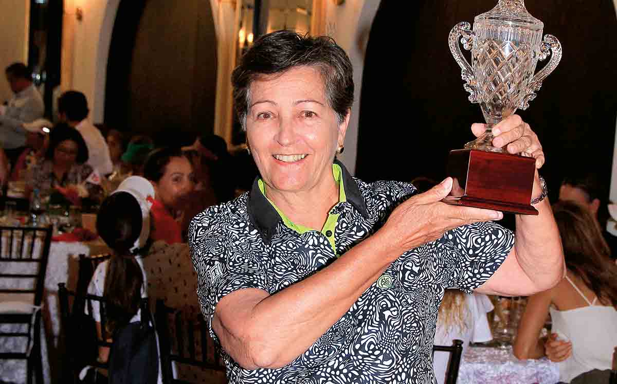 xxxx ganadora del Torneo Anual Femenil de Golf