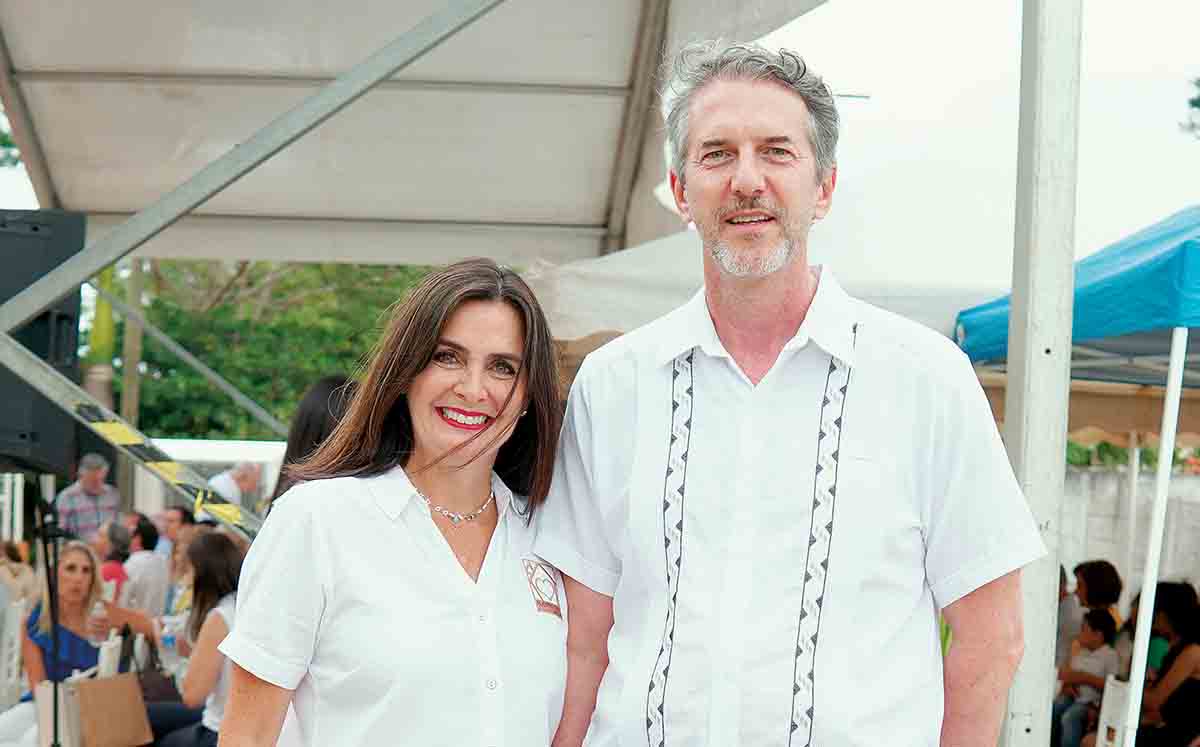 DENISSE SUÁREZ Y RONALD LALONDE presentes en los 10 años de Nuestra Casita