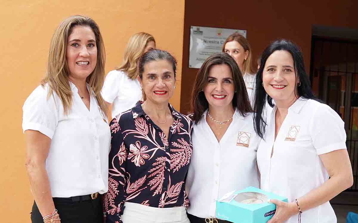 MARCELA TAMAYO, MALÚ ARANDA, DENISSE FERNANDEZ Y MARTHA HOLGUERA felices de formar parte de este importante día