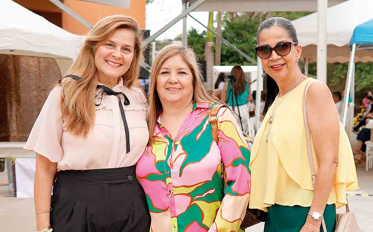 ROSA MANZUR, MARÍA ELENA DE PEÑA Y PATY GARCÍA luciendo radiantes en el décimo aniversario de Nuestra Casita Albergue