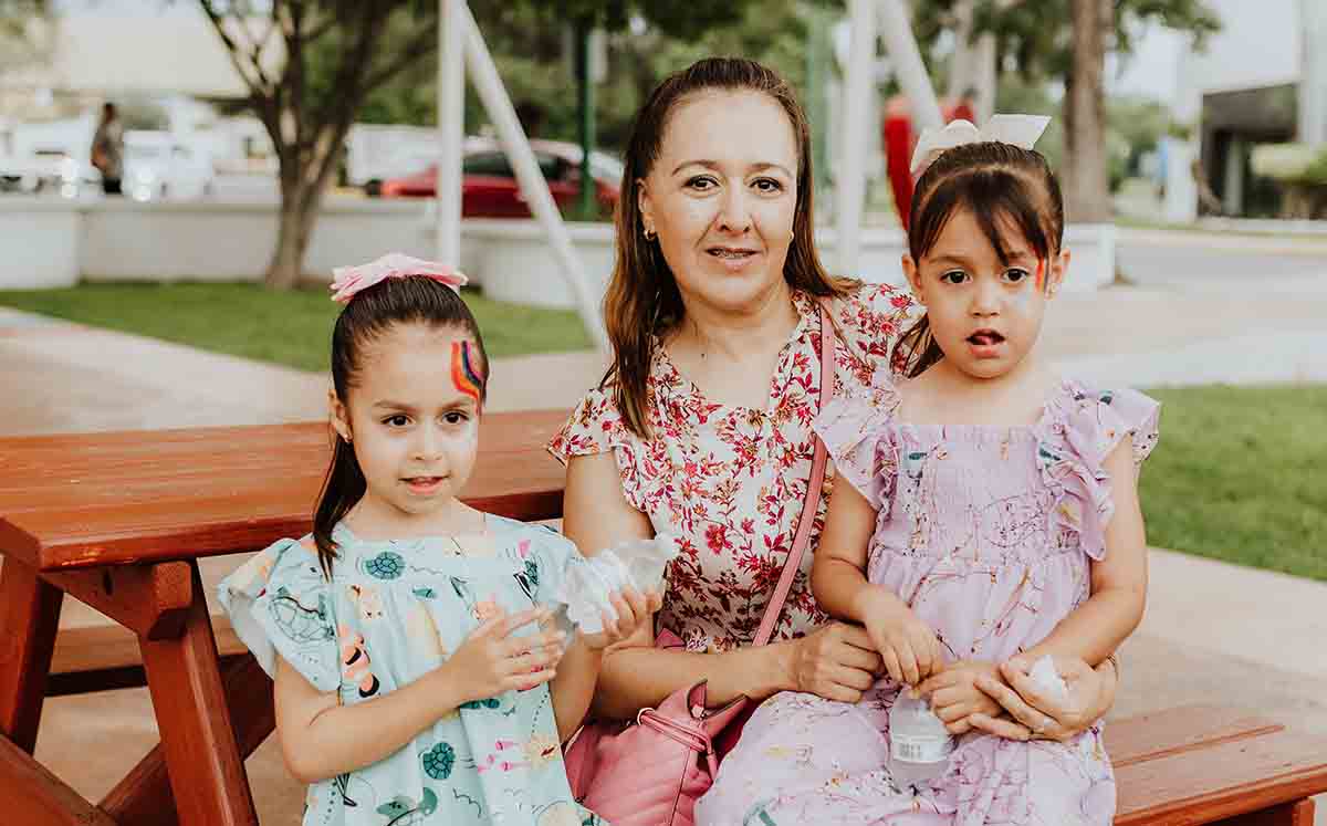 HELENA MACIAS, FABIOLA PERALES DE MACÍAS Y ELISA MACIAS