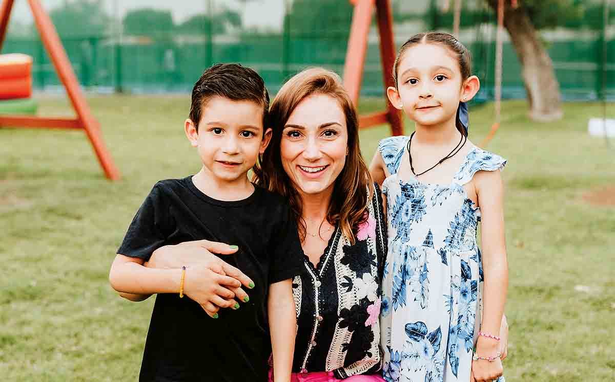 LUCAS CARCUR, KAREN DE CARCUR Y GEORGINA CARCUR