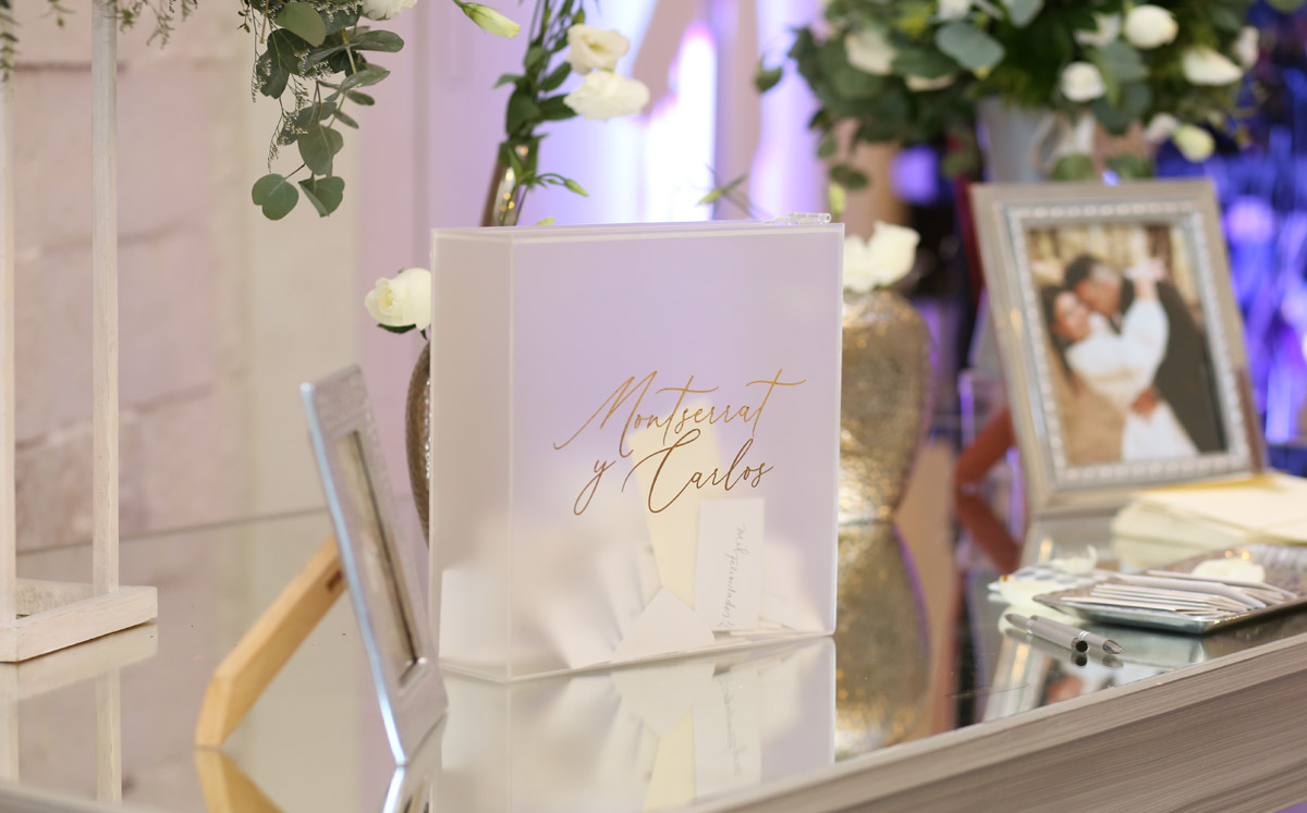 Las invitadas obsequiaron un sobrecito a la novia