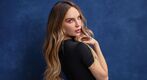 Belinda es una Barbie real al llevar el minivestido negro (Instagram)