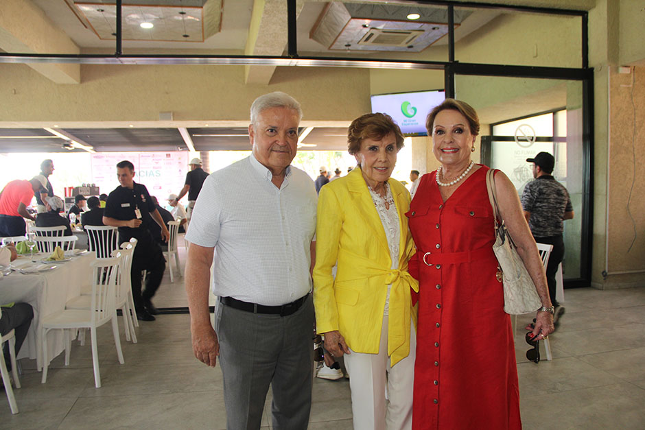 José Pérez, Bertha Alicia Padilla de Pérez y Gabriela de Torres