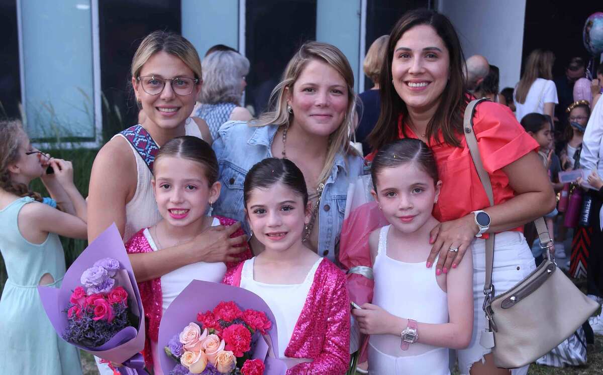 Natalia Campuzano, Marissa Rico, Gilda Quintanilla, Juliana Zuazua, Fabiana Zuazua y Esthela Toussaint