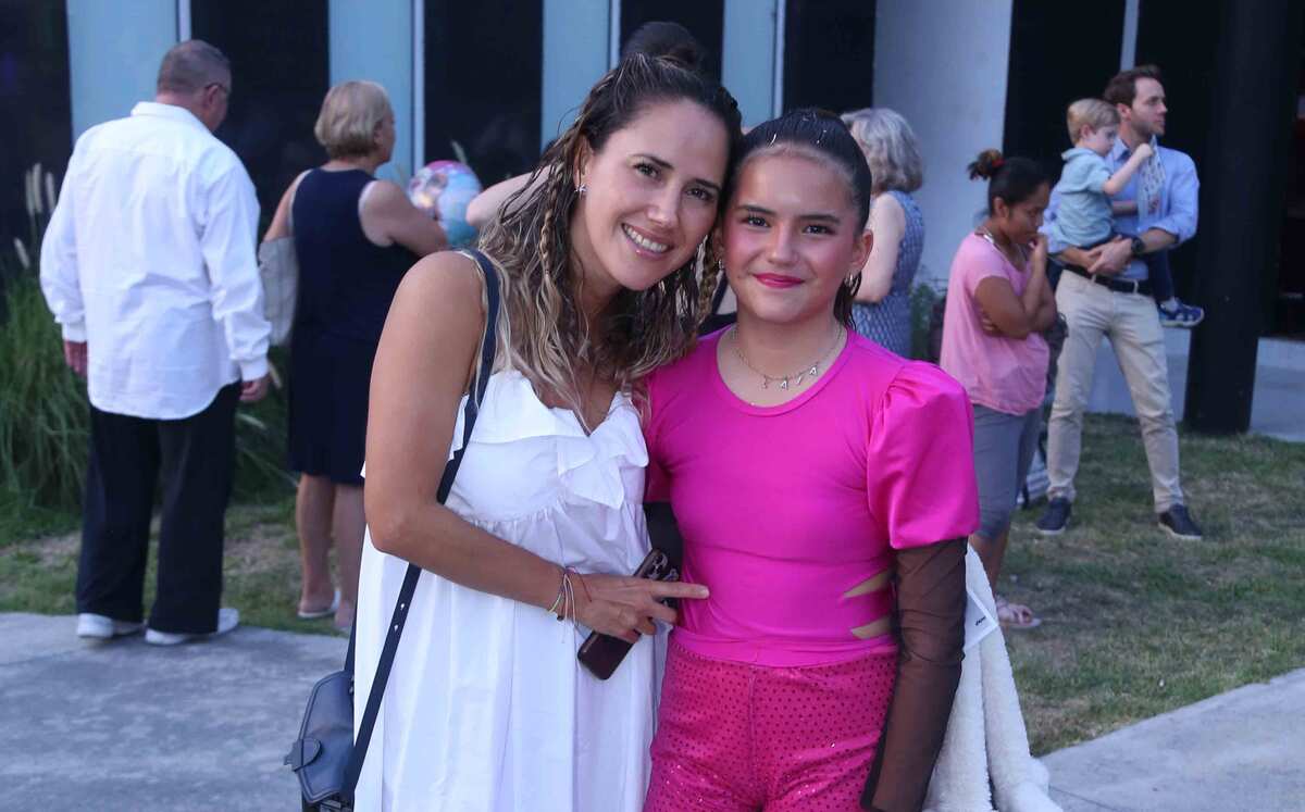 Olaya Guajardo de CazAres y Laia CazAres
