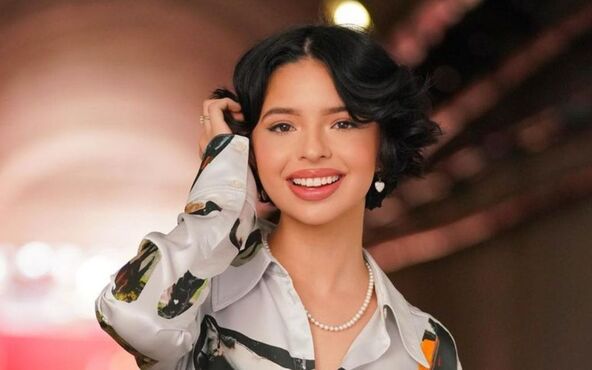 Ángela Aguilar lleva la minifalda Dior más lujosa; ¿Cuánto cuesta? (Instagram)