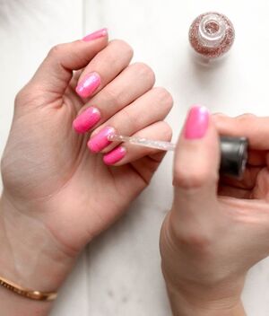 Cómo cuidar tus uñas en casa y mantenerlas impecables: pexels