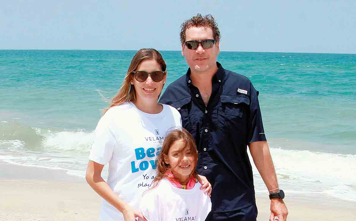 MARIELA MINA, LUIS SIMÓN Y XIMENA SIMÓN acudieron a la cita de la campaña Yo Amo Mi Playa Limpia