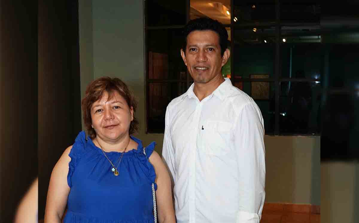 MARIA DEL PILAR Y JORGE MORALES presentes en la sala Jorge Yapur