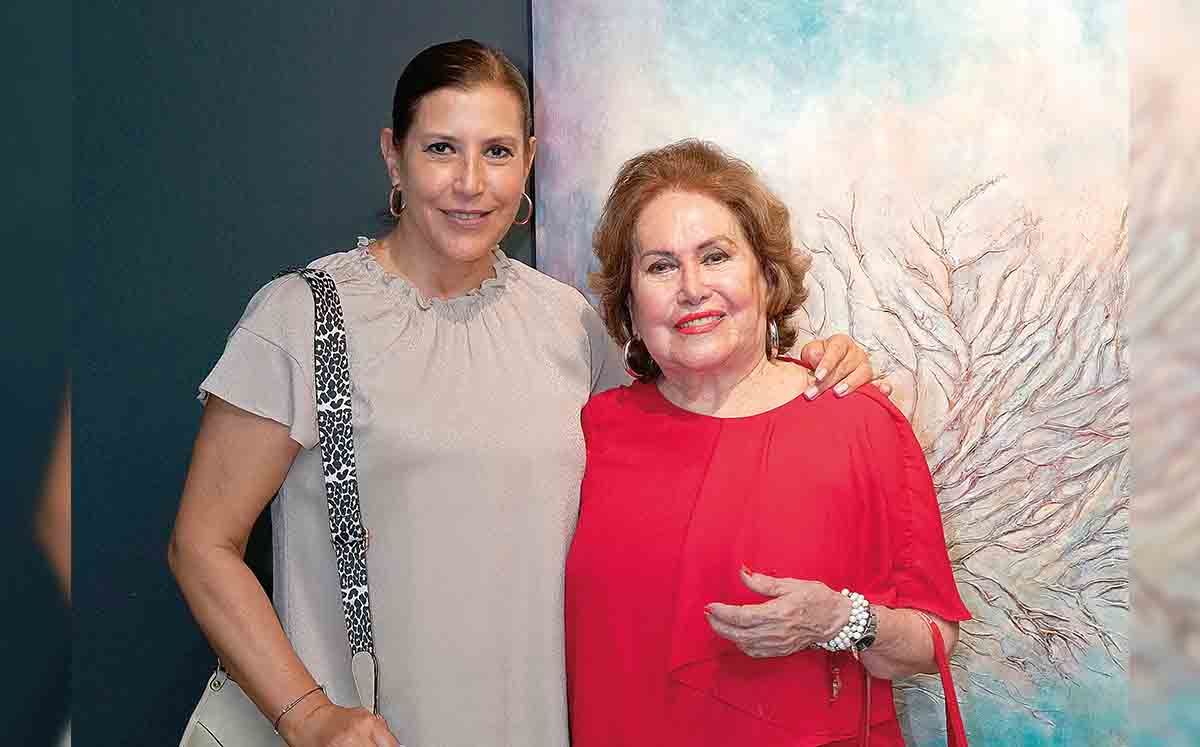 CECILIA ARGÜELLES Y TERE GEREZ disfrutando del talento de las artistas
