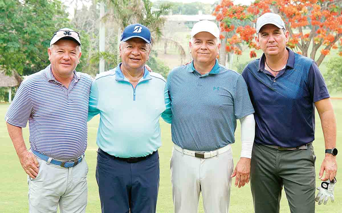 ADÁN LARRAGA, ELIAS LÓPEZ, EMMANUEL CAMARRILLO Y JESÚS SÁNCHEZ felices de participar en este Torneo a beneficio para La Casa del Anciano